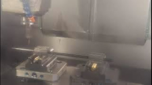 Video: CNC-gaten frezen in carbonstaaf
